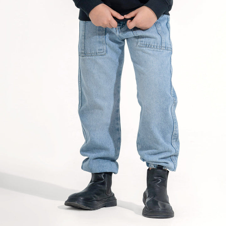 Loose-Fit Cargo Jeans