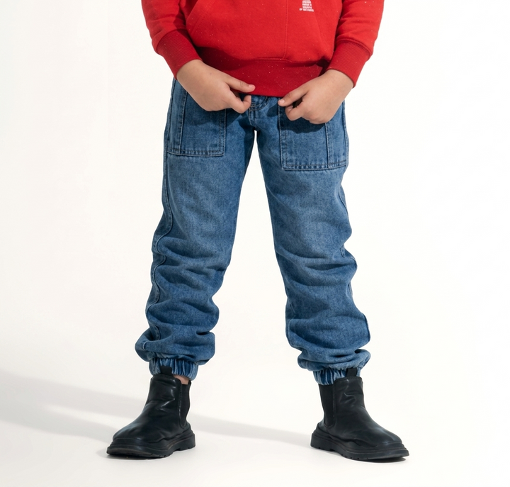 Loose-Fit Cargo Jeans