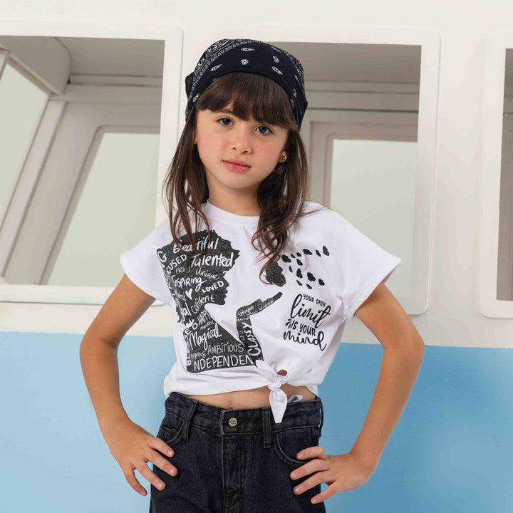 تي شيرت قصير برباط أمامي "عبارات قوية"